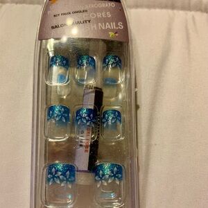 Elegant Blue Floral Press-On Nails